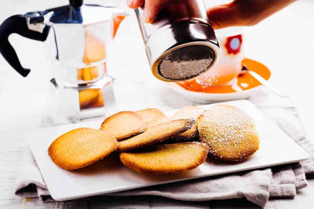 Biscotti lingue di gatto ricetta gnamam.com Hero